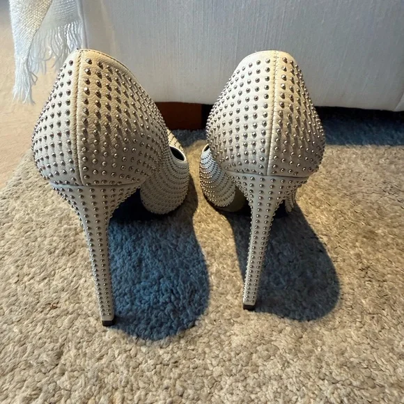 Saint Laurent White Studded Heels - Picture 4 of 10